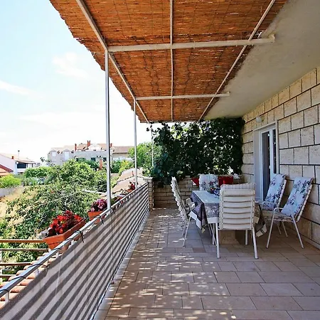 Martic - Four Bedroom With Terrace And Sea View アパート